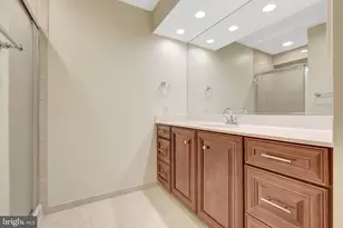 933 Holly Creek Dr, Great Falls, VA 22066 - Photo 47