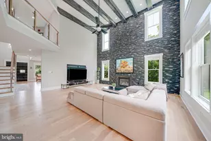 9908 Blake Ln, Oakton, VA 22124 - Photo 15