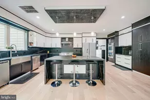 9908 Blake Ln, Oakton, VA 22124 - Photo 23