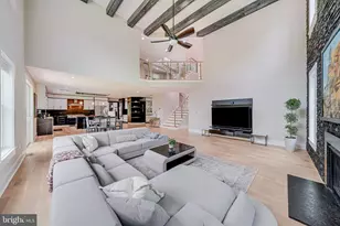 9908 Blake Ln, Oakton, VA 22124 - Photo 11