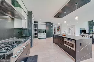 9908 Blake Ln, Oakton, VA 22124 - Photo 21