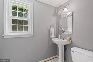 8633 Janet Ln, Vienna, VA 22180 - Photo 19