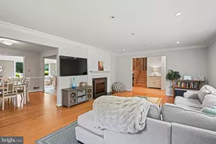 8633 Janet Ln, Vienna, VA 22180 - Photo 5