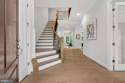 906 Frederick Street SW, Vienna, VA 22180 - Photo 5