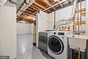 11608 Helmont Dr, Oakton, VA 22124 - Photo 57