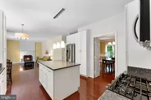 15107 Wetherburn Dr, Centreville, VA 20120 - Photo 5