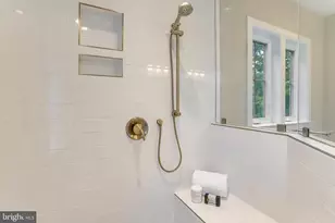 2418 Holt St, Vienna, VA 22180 - Photo 57