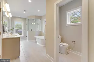 2418 Holt St, Vienna, VA 22180 - Photo 61