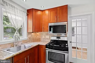 906 Monroe St, Herndon, VA 20170 - Photo 9