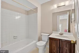 7937 Bethelen Woods Ln, Springfield, VA 22153 - Photo 11