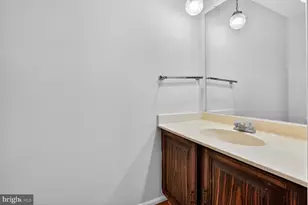 7937 Bethelen Woods Ln, Springfield, VA 22153 - Photo 15