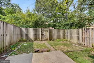 7937 Bethelen Woods Ln, Springfield, VA 22153 - Photo 17