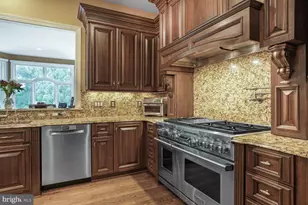 9864 Walker Glen Ct, Great Falls, VA 22066 - Photo 39