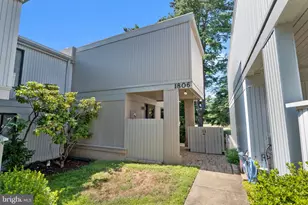 1806 N Shore Ct, Reston, VA 20190 - Photo 1