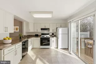 5321 Buxton Ct, Alexandria, VA 22315 - Photo 9