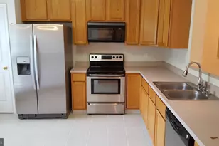 8108 Madrillon Springs Ln, Vienna, VA 22182 - Photo 3