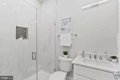 402 Marshall Road SW, Vienna, VA 22180 - Photo 57