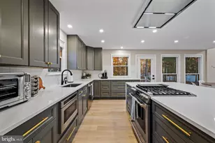 2207 Arden St, Dunn Loring, VA 22027 - Photo 15