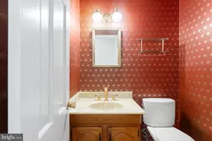 1560 Forest Villa Ln, McLean, VA 22101 - Photo 23