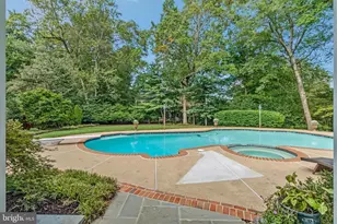 8306 Summerwood Dr, McLean, VA 22102 - Photo 11