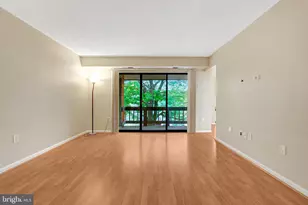 10208 Bushman Dr, Oakton, VA 22124 - Photo 3