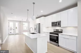 14351 Gln Mnr Dr, Chantilly, VA 20151 - Photo 1