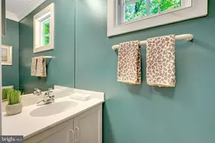 1110 Brook Valley Ln, McLean, VA 22102 - Photo 33