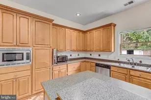 7412 Marc Dr, Falls Church, VA 22042 - Photo 19