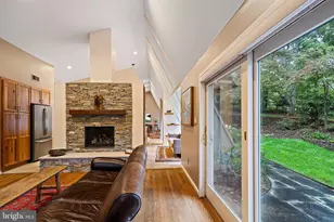 9706 Beach Mill Rd, Great Falls, VA 22066 - Photo 13