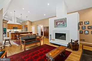 9706 Beach Mill Rd, Great Falls, VA 22066 - Photo 15