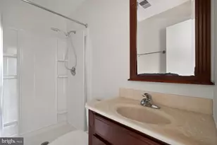 2477 Windbreak Dr, Alexandria, VA 22306 - Photo 25