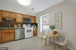 2477 Windbreak Dr, Alexandria, VA 22306 - Photo 19