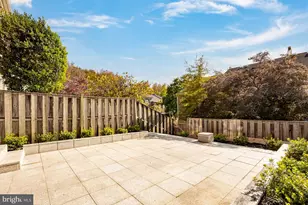 2477 Windbreak Dr, Alexandria, VA 22306 - Photo 35