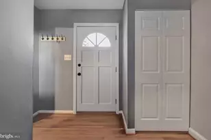 9909 Lakepointe Dr, Burke, VA 22015 - Photo 9