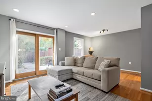 9909 Lakepointe Dr, Burke, VA 22015 - Photo 17