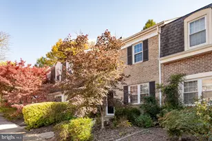 9909 Lakepointe Dr, Burke, VA 22015 - Photo 3