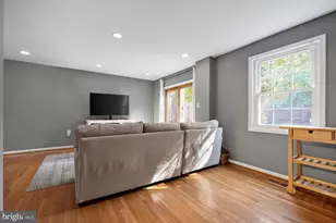 9909 Lakepointe Dr, Burke, VA 22015 - Photo 13