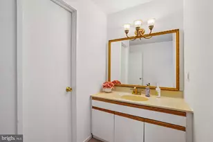 563 Florida Ave, Herndon, VA 20170 - Photo 17