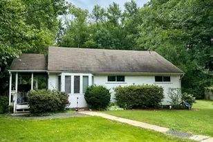 7229 Pimmit Ct, Falls Church, VA 22043 - Photo 1