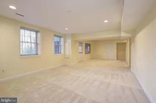 2082 Hunters Crest Way, Vienna, VA 22181 - Photo 25