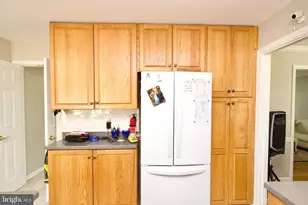 10206 Carol St, Great Falls, VA 22066 - Photo 9
