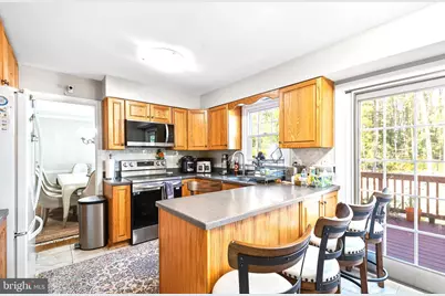 10206 Carol Street, Great Falls, VA 22066 - Photo 5