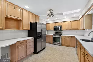 5929 Merritt Pl, Falls Church, VA 22041 - Photo 5