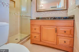 5929 Merritt Pl, Falls Church, VA 22041 - Photo 9