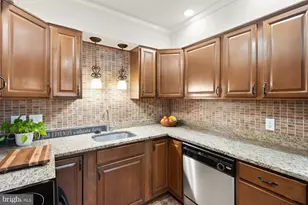 8519 Westover Ct, Springfield, VA 22152 - Photo 5