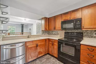 8474 Sugar Creek Ln, Springfield, VA 22153 - Photo 9