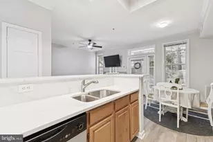 1361 Garden Wall Cir, Reston, VA 20194 - Photo 9