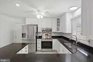 836 Utterback Store Rd, Great Falls, VA 22066 - Photo 3