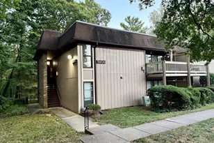 5806 Royal Ridge Dr, Springfield, VA 22152 - Photo 1