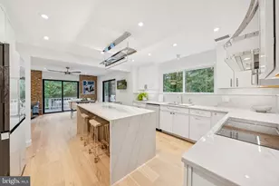 11000 Oakton Woods Way, Oakton, VA 22124 - Photo 25